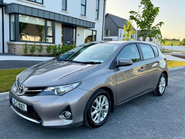 Toyota Auris Hatchback, Diesel, 2015, Bronze