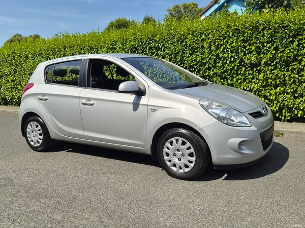 Hyundai i20 Hatchback, Petrol, 2012, Silver