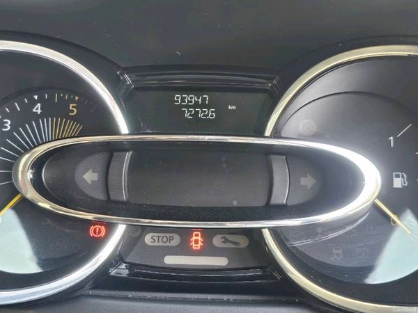 Renault Clio Hatchback, Diesel, 2015, Red