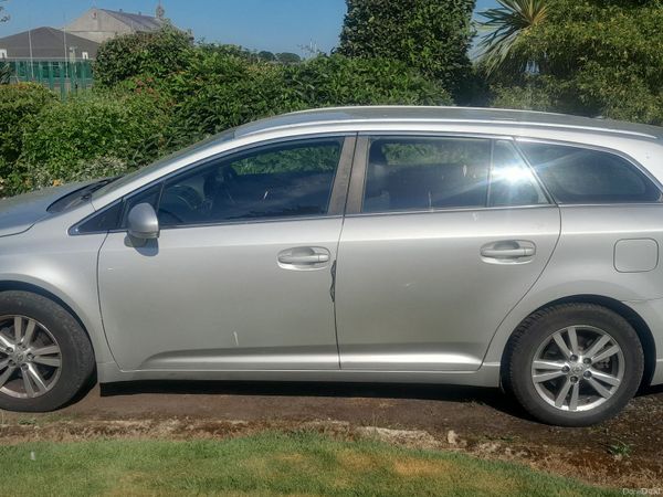 Toyota Avensis Estate, Diesel, 2009, Silver