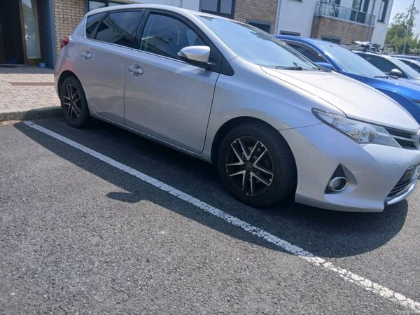 Toyota Auris Hatchback, Diesel, 2015, Silver
