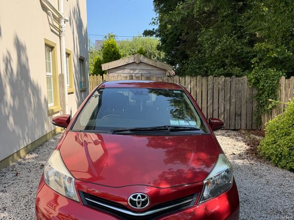 Toyota Yaris Hatchback, Petrol, 2014, Red
