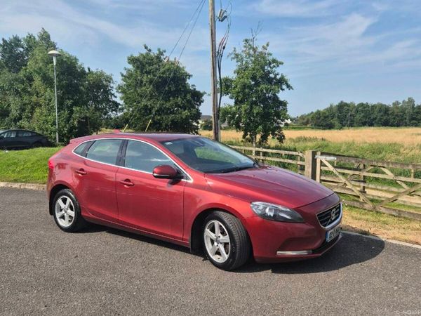 Volvo V40 Hatchback, Diesel, 2013, Red