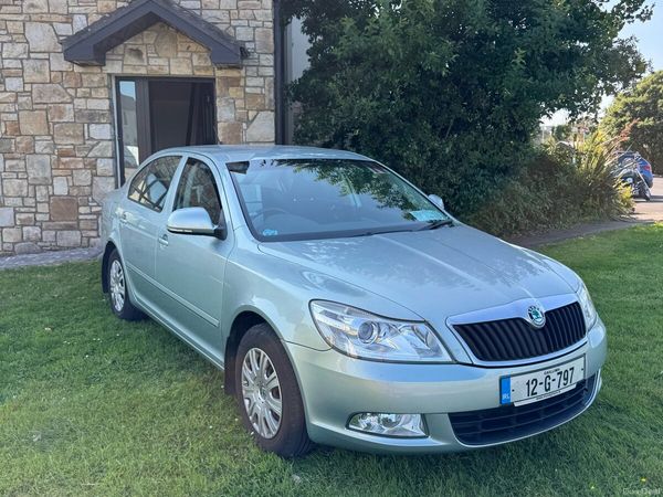 Skoda Octavia Saloon, Diesel, 2012, Green