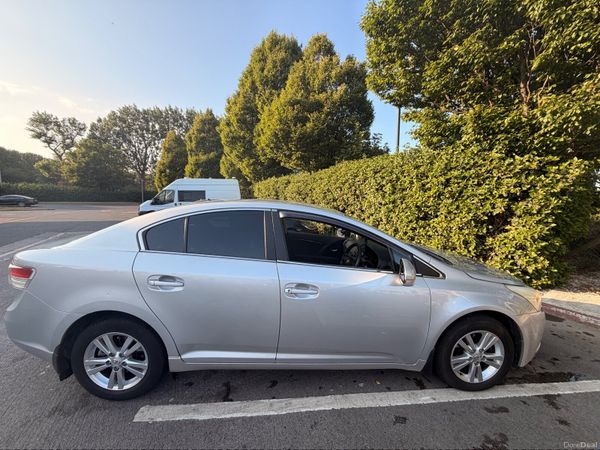 Toyota Avensis Saloon, Diesel, 2011, Silver