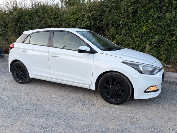 Hyundai i20 Hatchback, Petrol, 2015, White