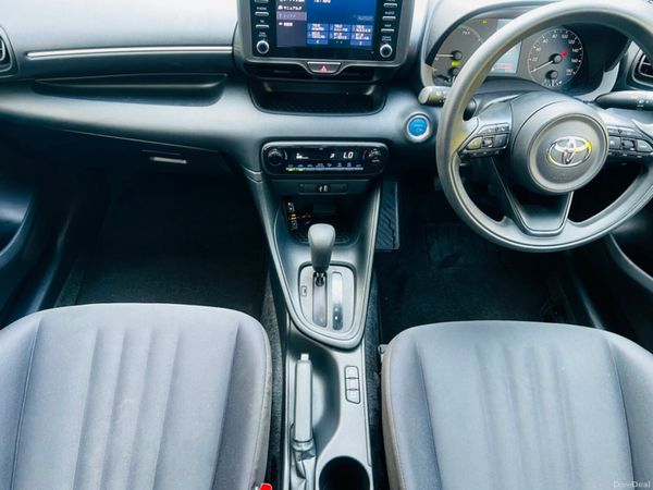 Toyota Yaris Hatchback, Petrol Hybrid, 2022, Blue