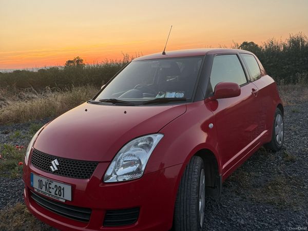 Suzuki Swift Hatchback, Petrol, 2010, Red