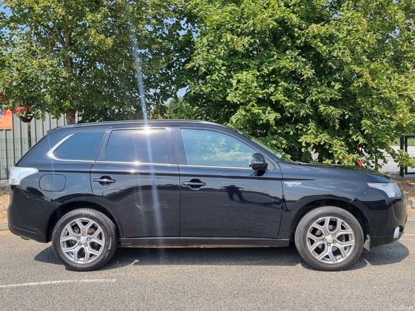 Mitsubishi Outlander SUV, Petrol Plug-in Hybrid, 2015, Black