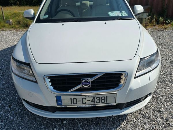 Volvo S40 Saloon, Diesel, 2010, White