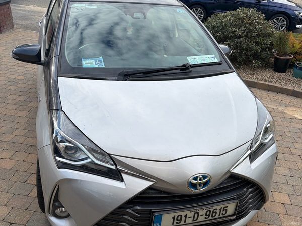 Toyota Yaris MPV, Petrol Hybrid, 2019, Grey