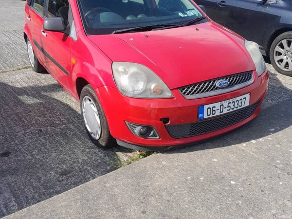 Ford Fiesta Hatchback, Petrol, 2006, Red