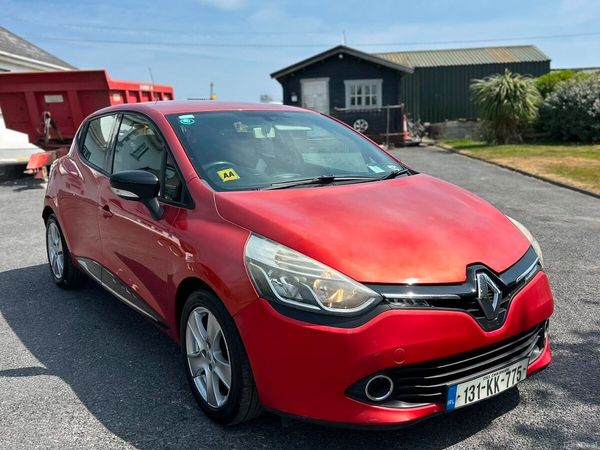 Renault Clio Hatchback, Petrol, 2013, Red