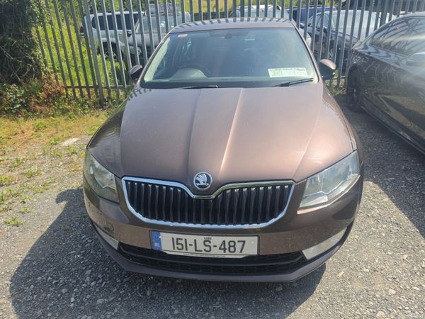 Skoda Octavia Saloon, Diesel, 2015, Brown