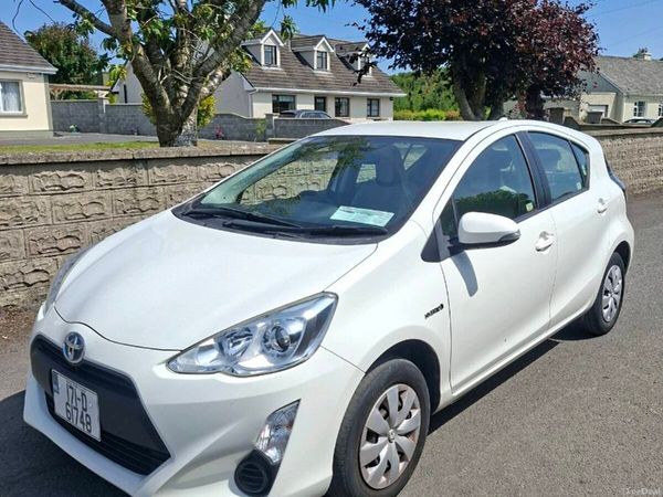 Toyota Aqua Hatchback, Petrol Hybrid, 2017, White
