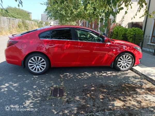 Vauxhall Insignia Hatchback, Diesel, 2015, Red