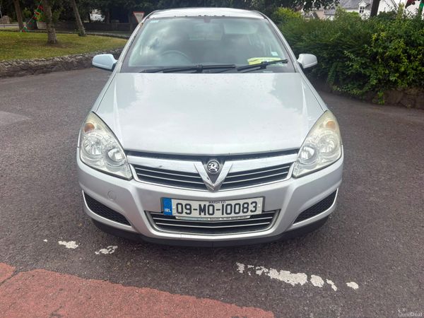 Vauxhall Astra Hatchback, Diesel, 2009, Silver