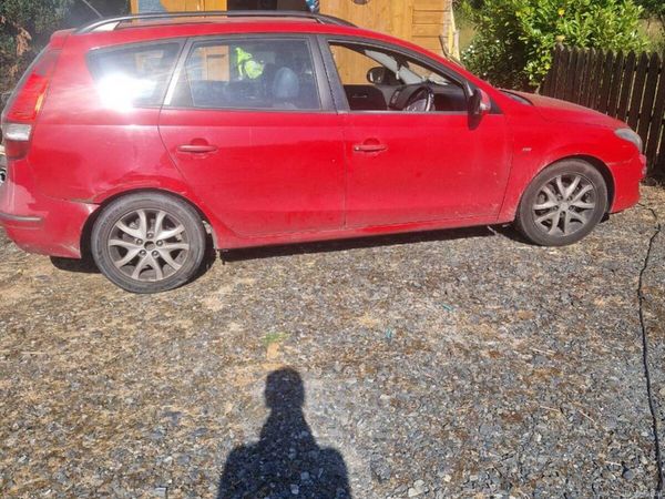 Hyundai i30 Estate, Diesel, 2010, Red