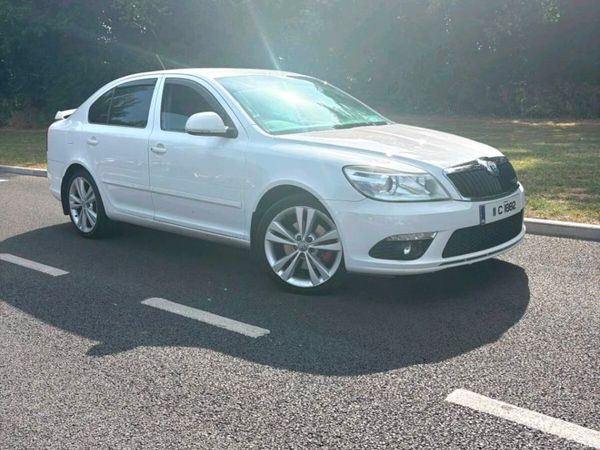 Skoda Octavia Hatchback, Diesel, 2011, White