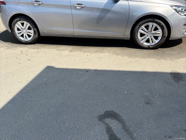 Peugeot 308 Hatchback, Petrol, 2016, Grey