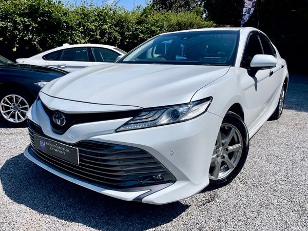 Toyota Camry Saloon, Petrol Hybrid, 2021, White