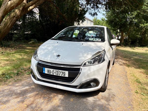 Peugeot 208 Hatchback, Petrol, 2016, White