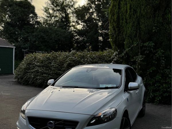 Volvo V40 Hatchback, Diesel, 2015, White