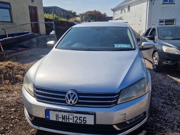 Volkswagen Passat Saloon, Diesel, 2011, Silver