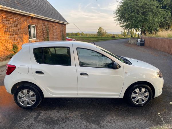 Dacia Sandero Hatchback, Petrol, 2016, White