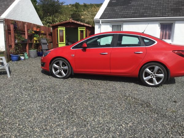 Opel Astra Saloon, Diesel, 2013, Red