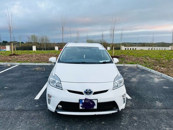 Toyota Prius Hatchback, Petrol Hybrid, 2015, White