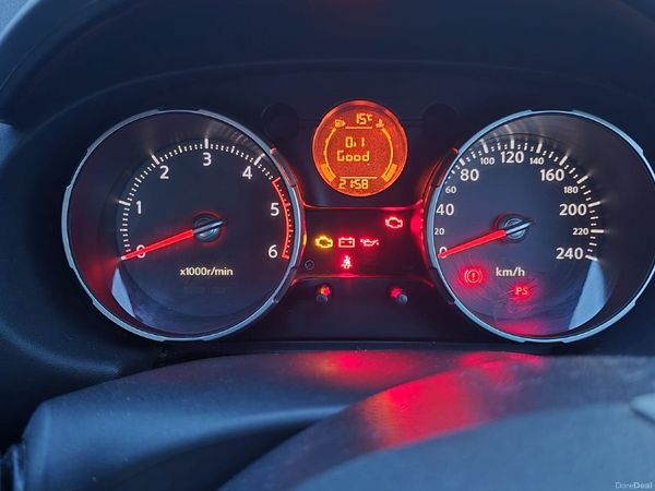 Nissan Qashqai Hatchback, Diesel, 2009, Brown