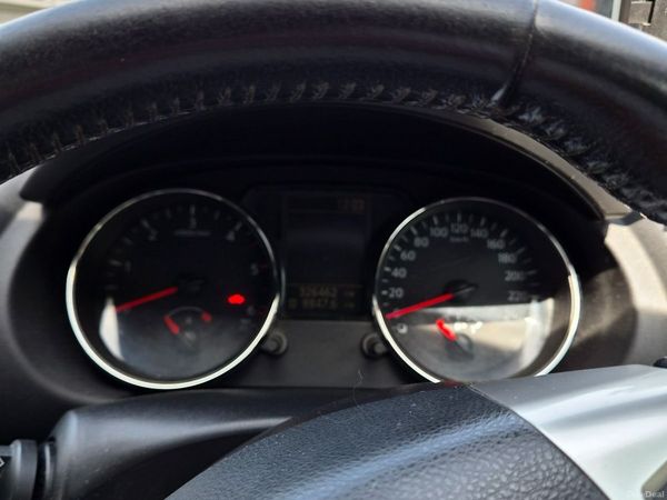 Nissan Qashqai Hatchback, Diesel, 2010, Silver