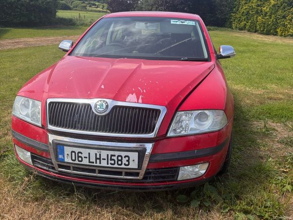 Skoda Octavia Hatchback, Petrol, 2006, Red