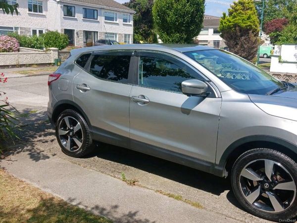 Nissan Qashqai Hatchback, Diesel, 2015, Silver