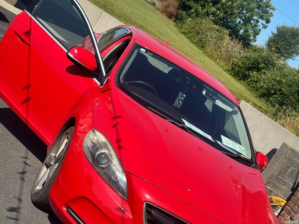 Volvo V40 Hatchback, Petrol, 2014, Red