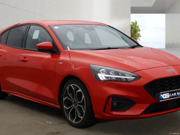 Ford Focus Hatchback, Petrol Hybrid, 2021, Red