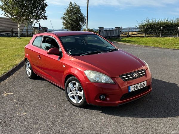 Kia Ceed Hatchback, Diesel, 2009, Red