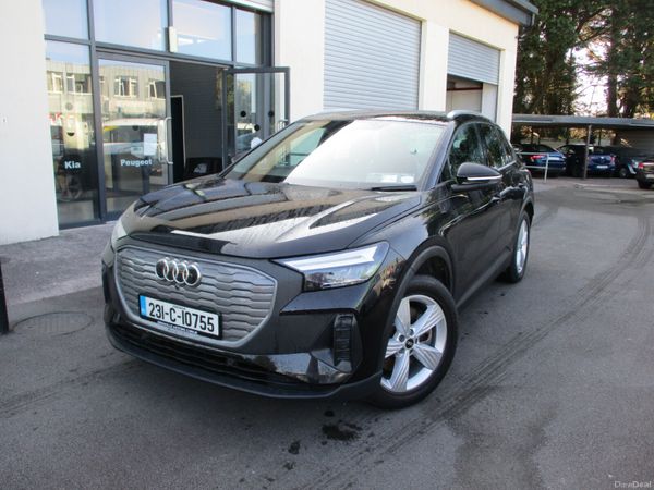 Audi e-tron Estate/Jeep, Electric, 2023, Black