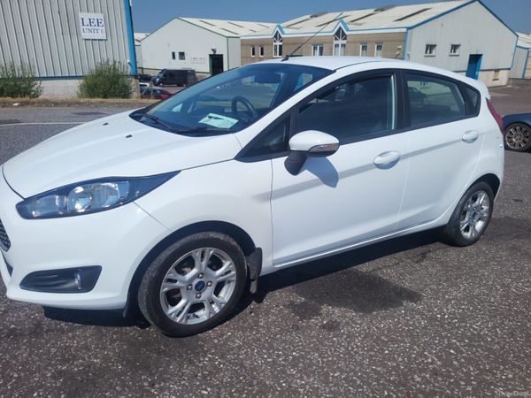 Ford Fiesta Hatchback, Petrol, 2017, White