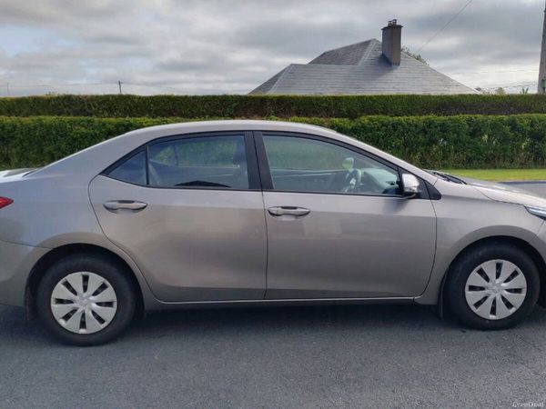 Toyota Corolla Saloon, Diesel, 2015, Bronze