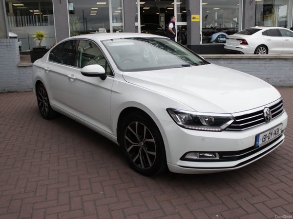 Volkswagen Passat Saloon, Diesel, 2019, White