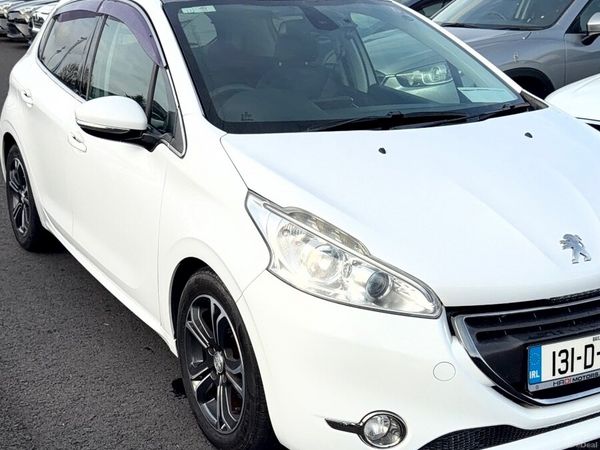 Peugeot 208 Hatchback, Petrol, 2013, White