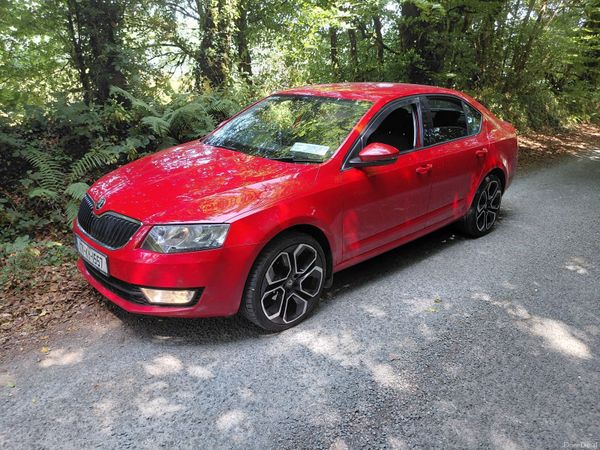 Skoda Octavia Saloon, Diesel, 2017, Red