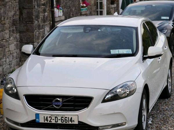 Volvo V40 Hatchback, Diesel, 2014, White