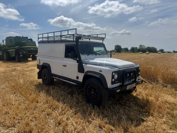 Land Rover Defender SUV, Diesel, 2012, White