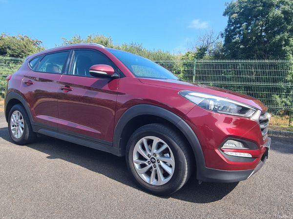 Hyundai Tucson SUV, Petrol, 2015, Red