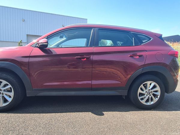 Hyundai Tucson SUV, Petrol, 2015, Red