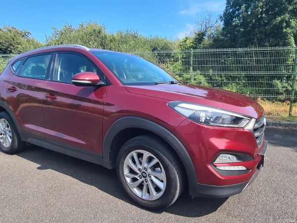 Hyundai Tucson SUV, Petrol, 2015, Red