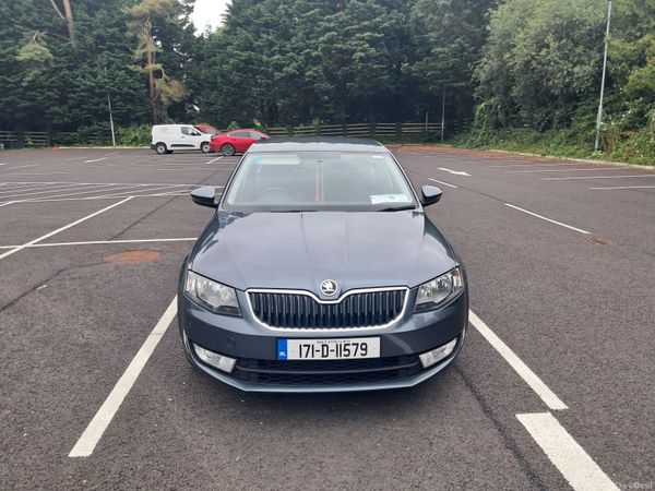 Skoda Octavia Saloon, Diesel, 2017, Grey